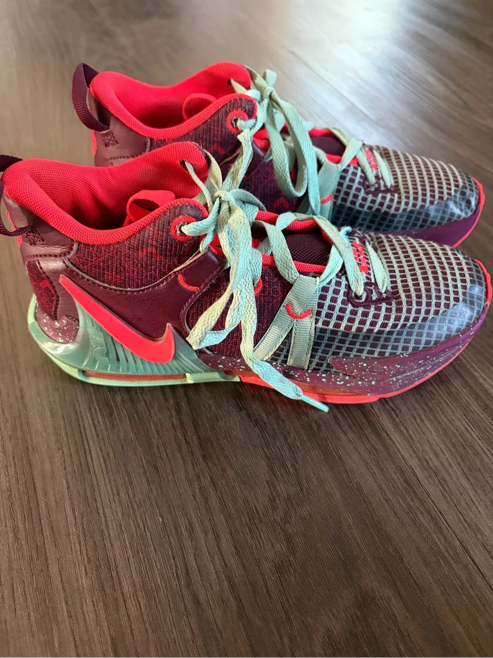 Nike LeBron Witness 7 SE GS Basketball Shoes